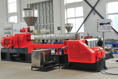 Porcellana Macchina ad alta velocità di pelletizzazione del PVC del miscelatore con una capacità di 500 - 600 chilogrammi/ora fabbrica